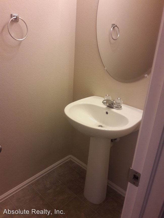 Building Photo - 2 br, 2.5 bath House - 731 Hailey Glenn View