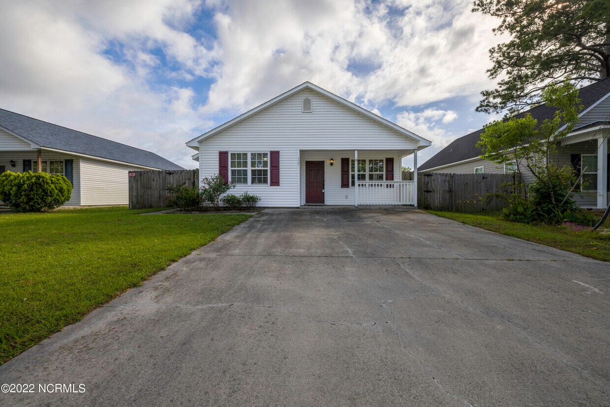 Foto principal - 129 Sanders St