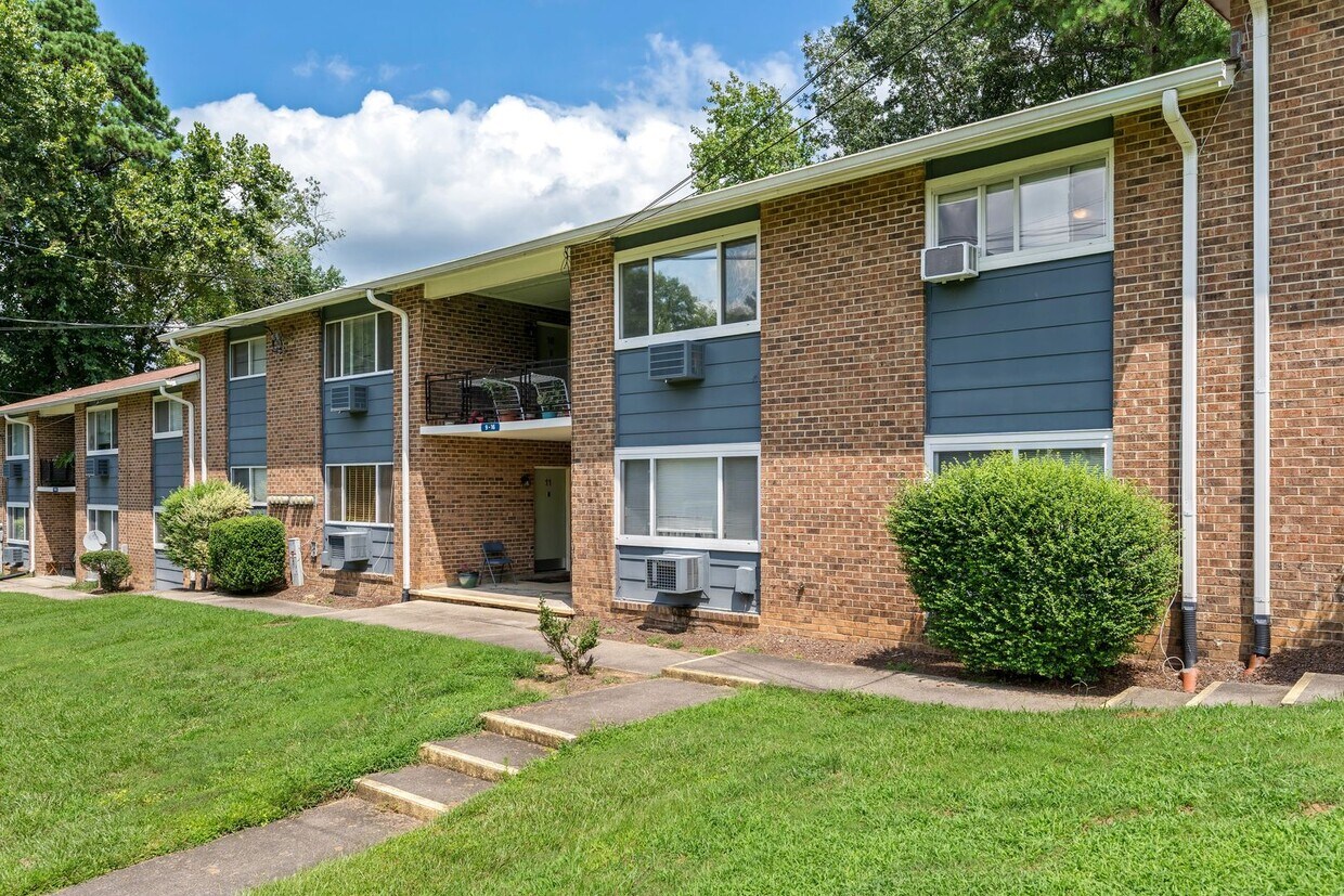 Foto principal - Newly Updated 1 Bed 1 Bath Condo in Carrbo...