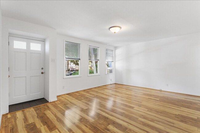 Building Photo - 1529 Stanton St