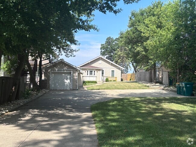 Exterior / Driveway - 4 N Pistakee Lake Rd