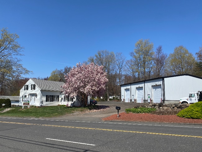 Foto del edificio - 110 Waterbury Rd