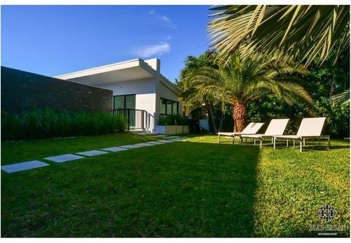 Building Photo - 5750 Lagorce Dr
