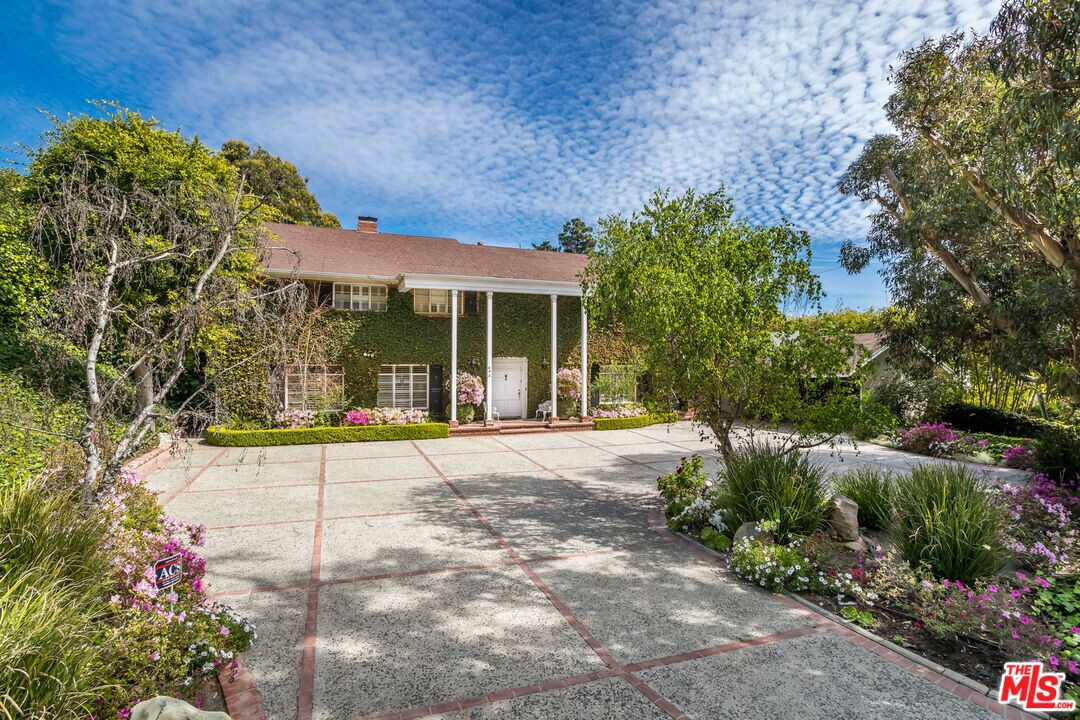 Primary Photo - 694 N Tigertail Rd