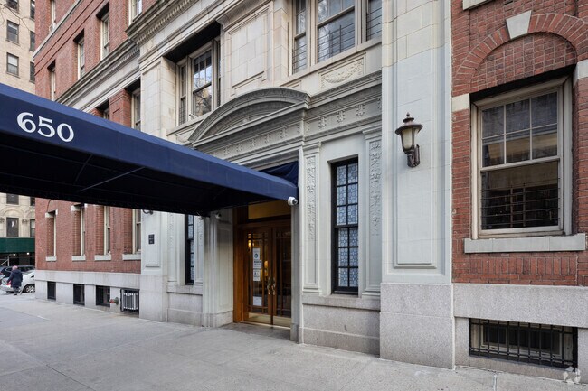 Entrance - 650 West End Ave