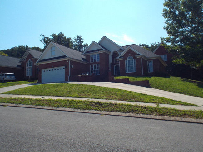 Foto del edificio - 1951 Weston Hills Dr NW