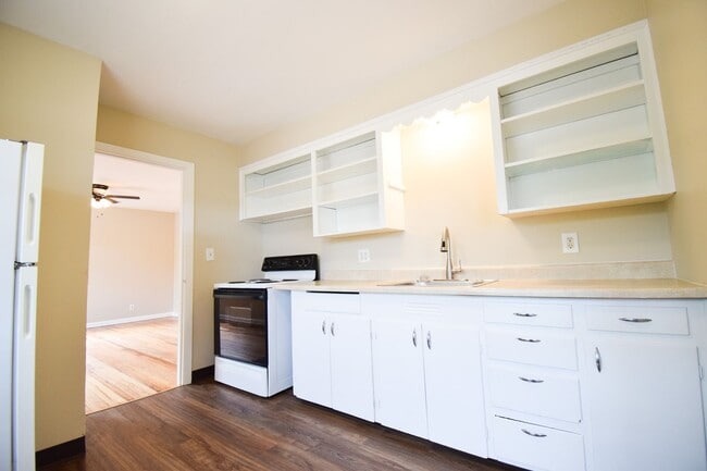 Building Photo - Charming 2 Bed 1 Bath single-level home in...