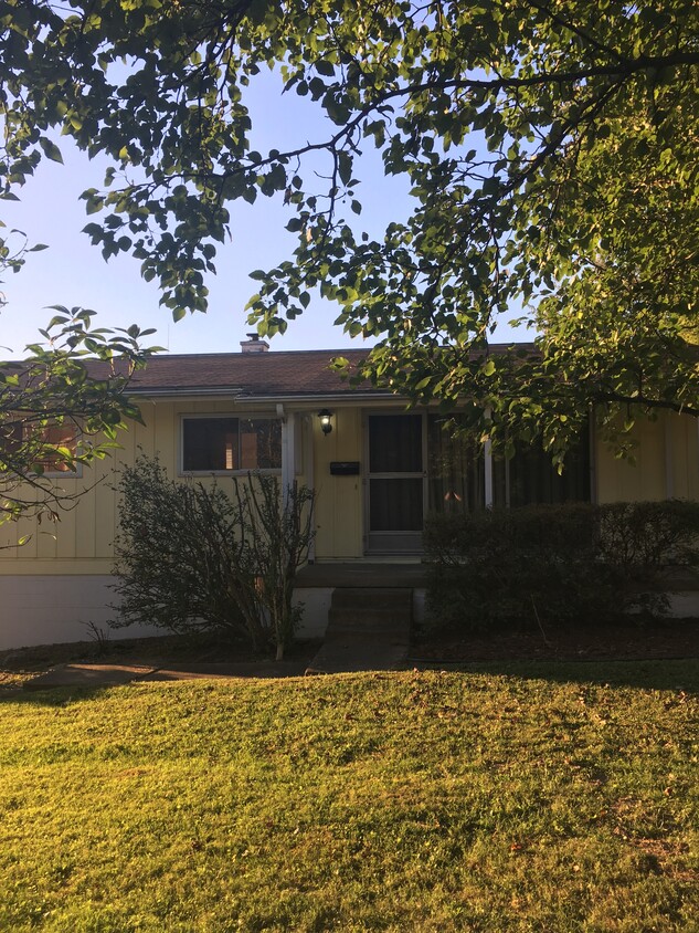 Lawnview Circle - 463 Lawnview Cir