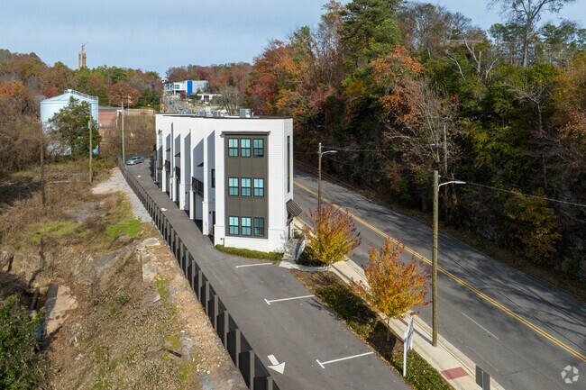 Foto del edificio - 18th Street Townhomes