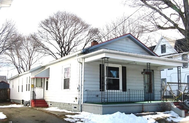 Building Photo - 1605 Chestnut St