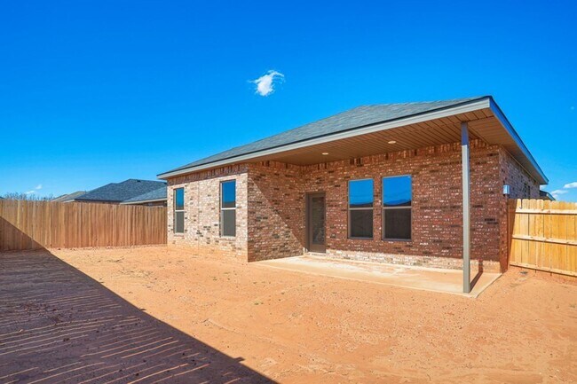 Foto del edificio - New Beginnings Start At AMRR: Spacious 3 bedroom in Midland!