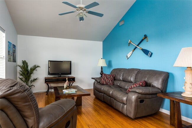 Foto del edificio - 16530 Bermuda Way