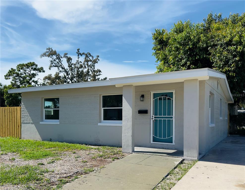 Foto principal - 3235 Oakley Ave S