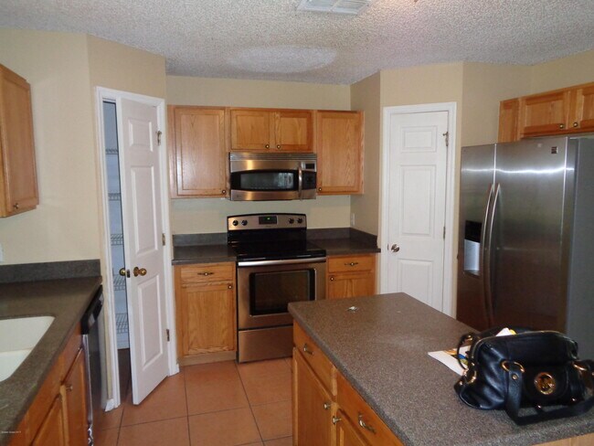 Building Photo - 1677 Sawgrass Dr SW