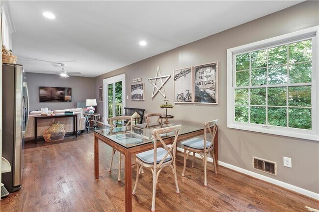 Building Photo - 4024 Longview Dr