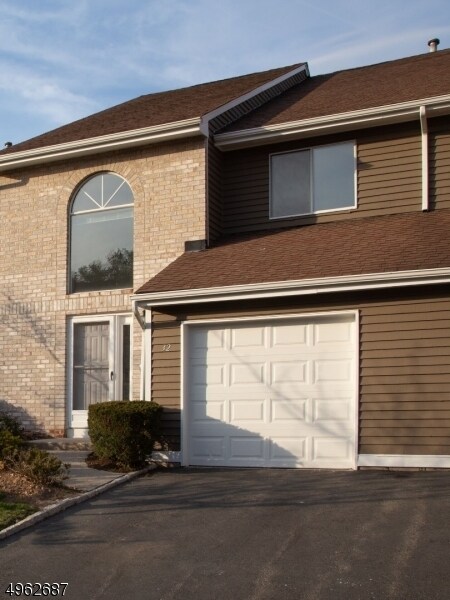Primary Photo - 32 Castle Ridge Dr