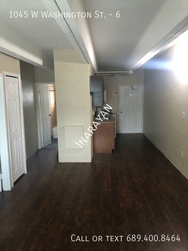 Building Photo - Remodeled 2/1 Upstairs apartment. Available!