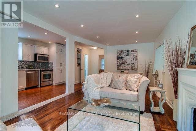 Building Photo - 827 Kingston Rd