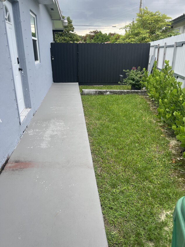 Foto principal - 7615 SW 18th St