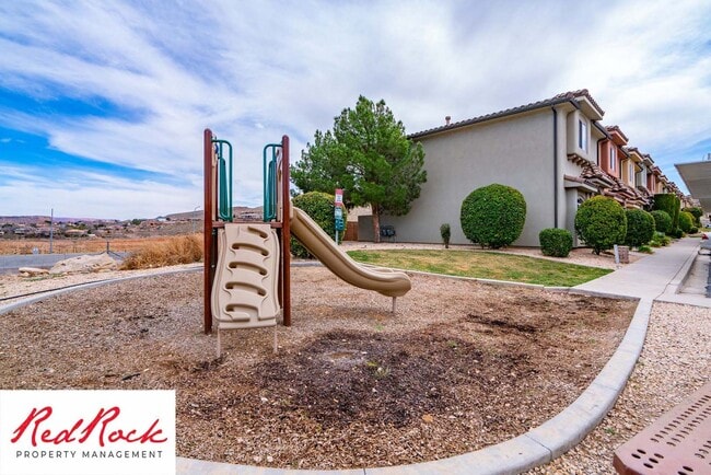Building Photo - Beautiful Southgate Townhome!