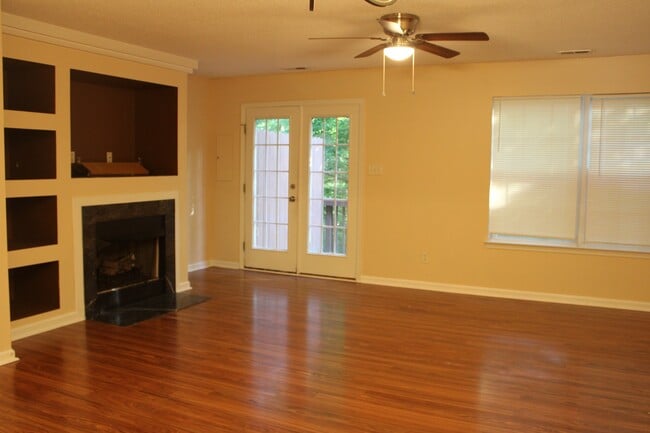 Building Photo - 230 Black Bird Ct