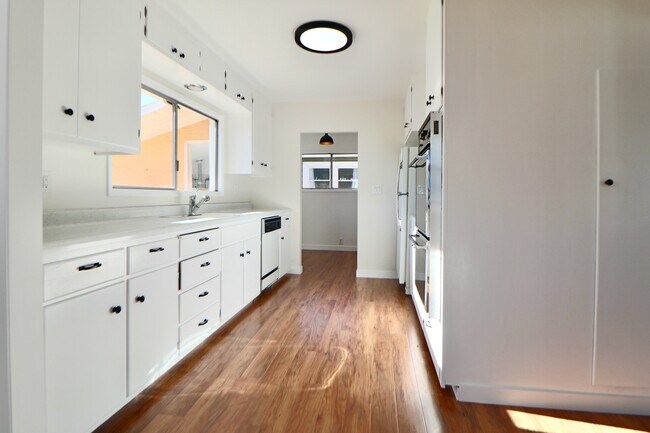 Kitchen - 129 Oakes Blvd