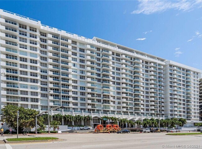 Building Photo - 5601 Collins Ave