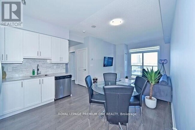 Photo du bâtiment - 3700 Hwy 7 W