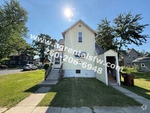 Building Photo - 509 S Cedar St