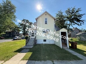 Building Photo - 509 S Cedar St