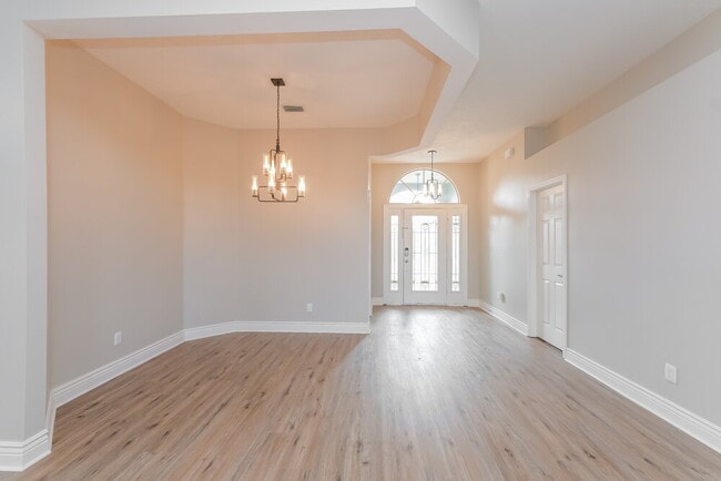 Building Photo - 9814 Cristina Dr