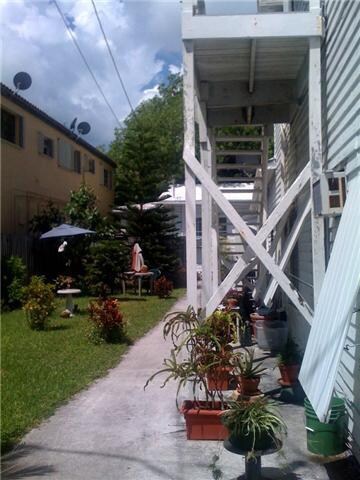 Building Photo - 1122 Simonton St