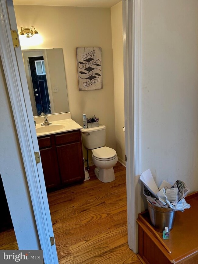 Building Photo - 402 Acorn St