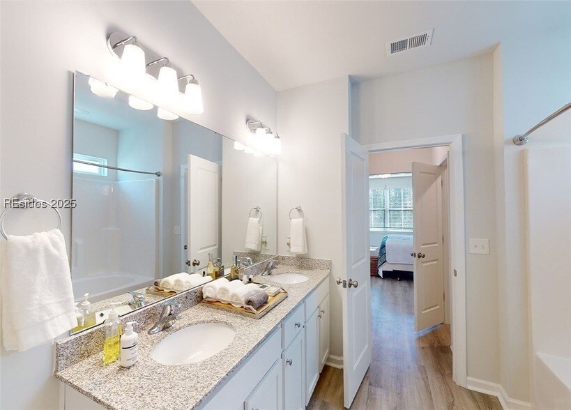 Foto del edificio - 36 Kelsey Ln