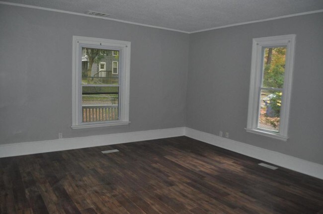 Foto del edificio - 726 Clancy Ave NE
