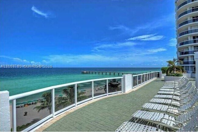 Building Photo - 16711 Collins Ave