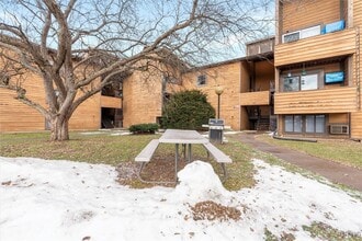 Building Photo - 576 Village Blvd N