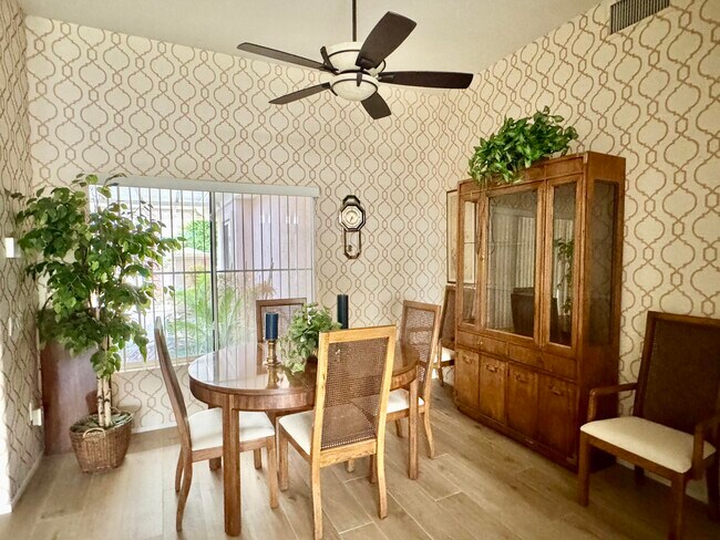Building Photo - 38517 Fallbrook Ave