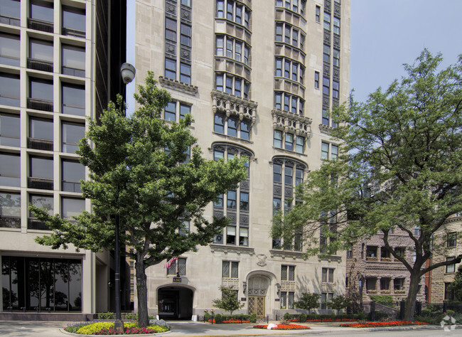 Foto del edificio - 1242 N Lake Shore Dr