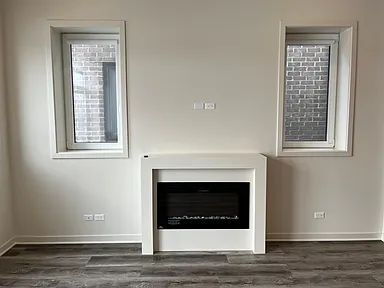 Foto del edificio - 790 E Irving Park Rd