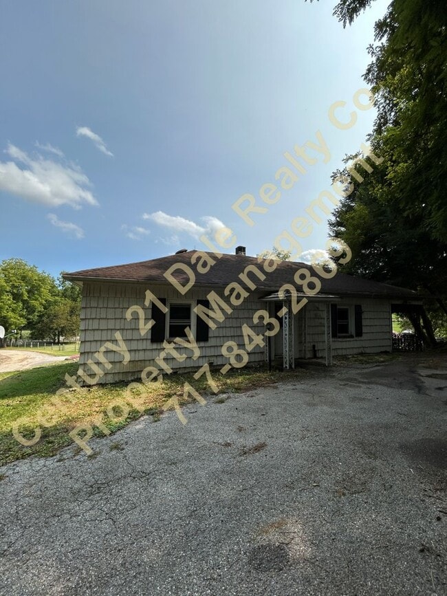 Building Photo - 2 Bedroom home in South Eastern School District with a Large Yard