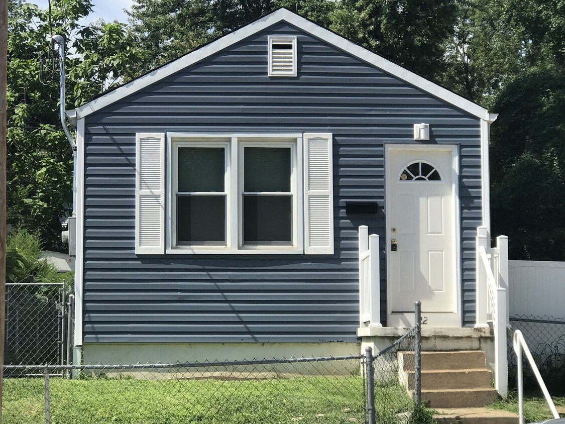 Foto principal - Updated 1 Bedroom House in South County