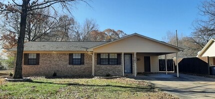 Building Photo - 1403 Doris Dr