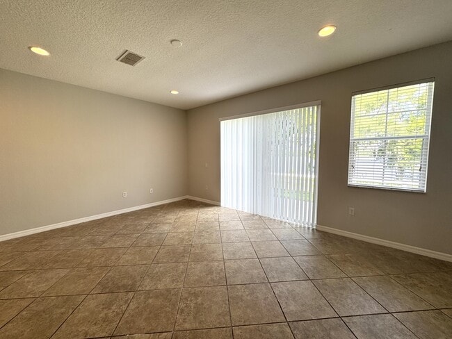 Building Photo - 10324 Fallsgrove St