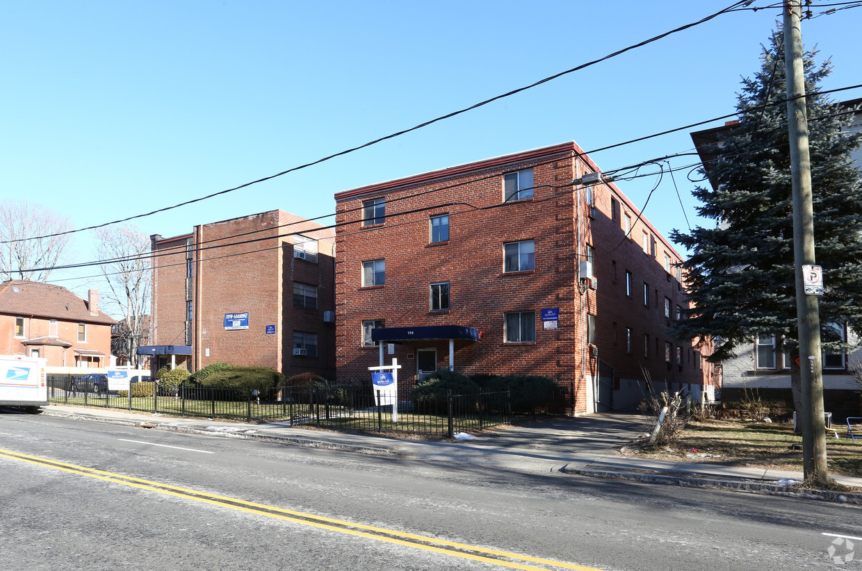 Building Photo - 198 Sigourney St