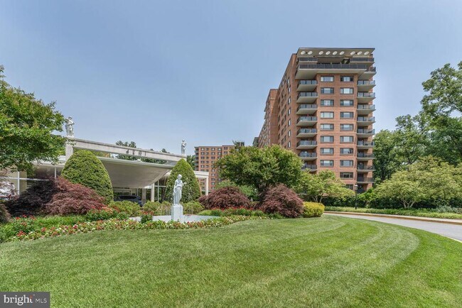 Foto del edificio - 4201 Cathedral Ave NW