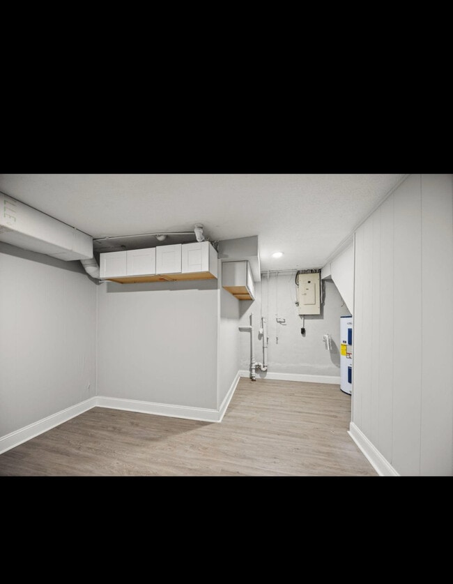 Laundry - 100 N Brookhaven Dr