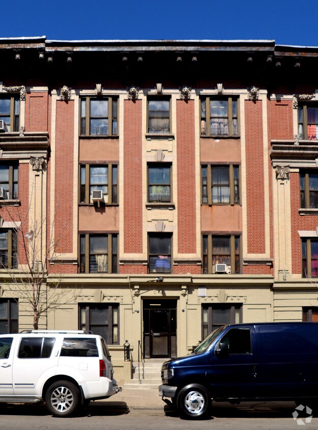 Foto del edificio - 2411 Valentine Ave