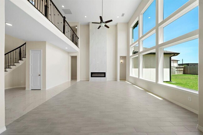 Building Photo - 9806 Oakwood Trl