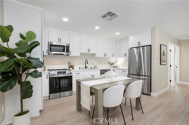 Building Photo - 708 E Elm St